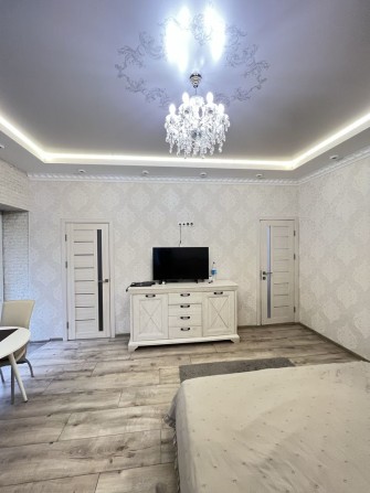 В продажу 1 к к в Центрі з євроремонтом - фото 1