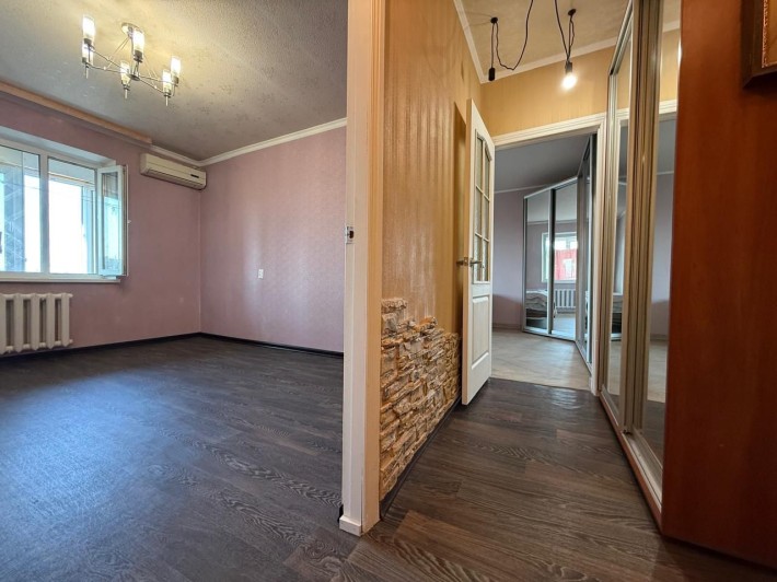 Продам отличную 2х комнатную квартиру  центр города улица Чкалова - фото 1