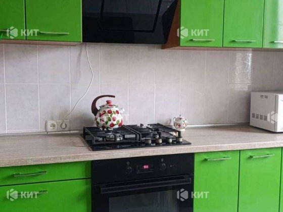 2к. 64м2. р-н ХТЗ, пр. Александровский (Косиора), 25 больница. 130199 Харьков