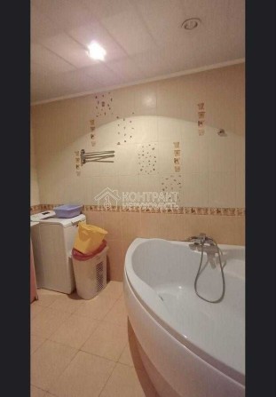 Продається 3-кімнатна квартира М. Захисників України - фото 1