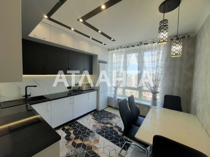 3-комнатная квартира с евроремонтом и видом на море в ЖК «Омега» - фото 1