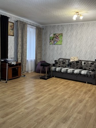 Продажа 2 комнатной квартиры на Александровском проспекте 136/8 - фото 1