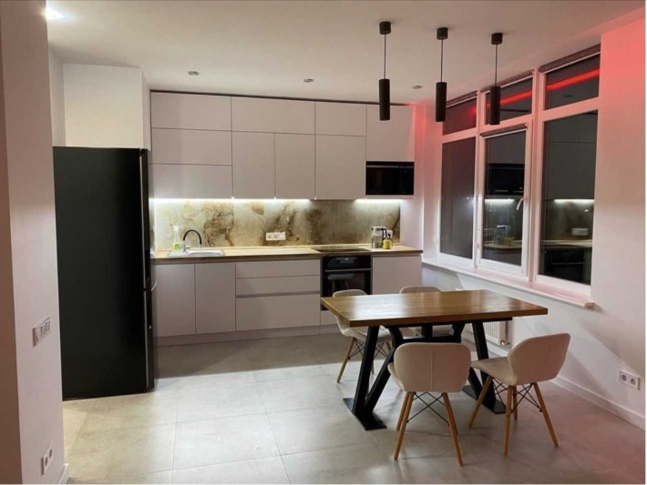 1кім.квар. Центр. 34 Перлина середній поверх 43м2. Євроремонт! - фото 1