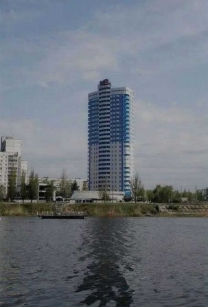 Продам 2 к. квартиру м. Героев труда (404431) - фото 1