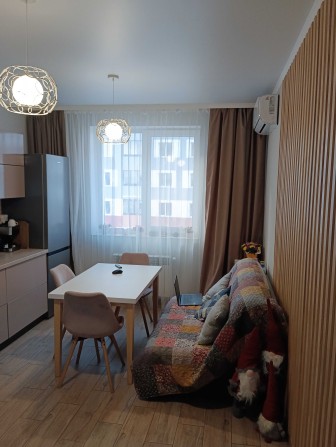 Продам 2 комн. квартиру 61 м2 в новострое ЖК Гидропарк РА - фото 1