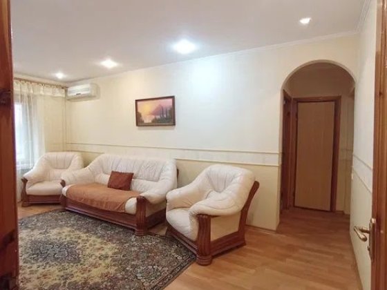 Продам 3-комнатную квартиру м. Армейская Харьков