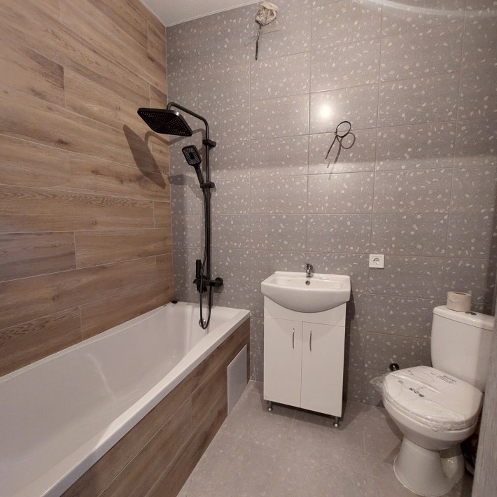 Продам квартиру зі свіжим ремонтом! - фото 1