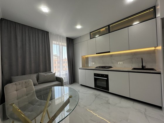 Продам стильную  квартиру с просторной кухней 16 метров в ЖК Виа Рома.