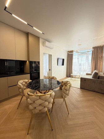 Продам двухспальневую квартиру в Аркадии в ЖК Атмосфера с ремонтом - фото 1