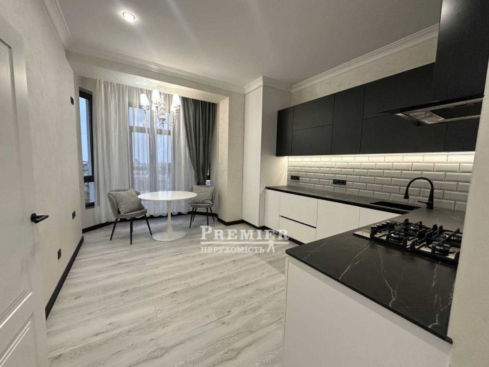 3 комнатная квартира 106 м2 Ремонт Газ Своё отопление ЖК Винзор - фото 1