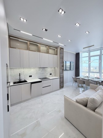 Продам двухкомнатную в Аркадии с дизайнерским ремонтом - фото 1