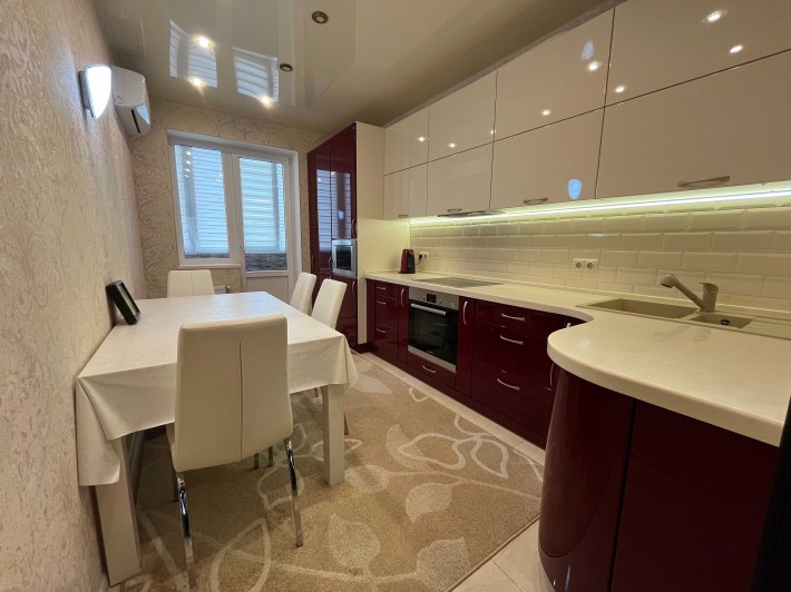 Продам 1-к квартиру ЖК Волошковий вул. Щаслива 35, ремонт, меблі - фото 1