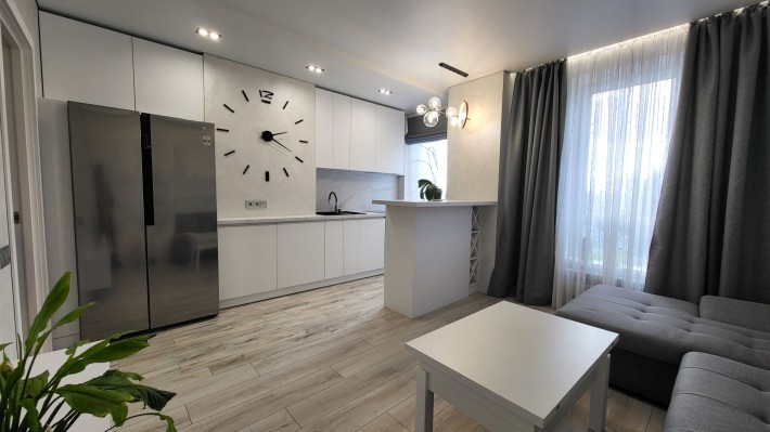 Продам 2 комнатную квартиру с ремонтом  в ЖК Одесский - фото 1