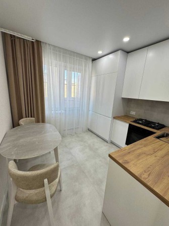 Новесенька довкімнатна квартира 52 м2, ЖК "Сонячний", вул. Боголюбова - фото 1