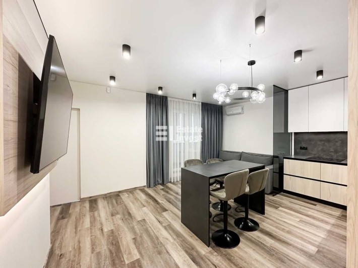 Продам 3-х к кв, новострой, ЖК Дом с ротондами, метро Научная, Госпром - фото 1