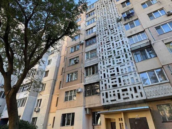 Продам 3-комнатную квартиру на Королёва Одеса