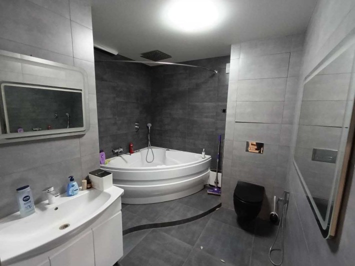 Видова 4-х кімнатна  ст. метро Індустріальна - фото 1