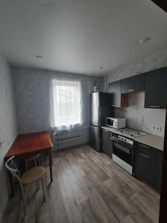 Сдам 2х квартиру на 11мкр. 4/10. Карла Маркса - фото 1