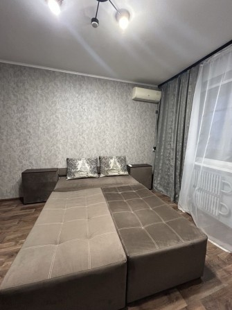 Сдам 1комнатнаю квартиру на левом берегу(интернет-оптоволокно) - фото 1