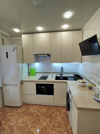 Сдам 1к комнатную кв-ру 9000 Левый берег 2этаж! - фото 1