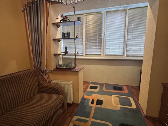 Сдам 1комн квартиру(перепланированная в 2комн) на левом берегу, 10мкр Каменское