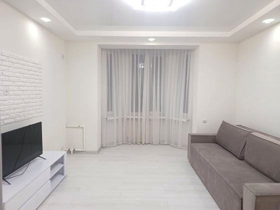 Сдаётся 2 кв. пр-кт. Свободы с шикарным видом на сквер 20.000грн. Каменское