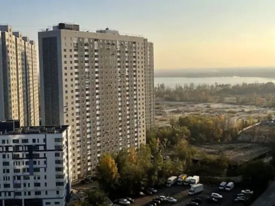 Продаж 3-к квартири вул. Вишняківська 4 Київ