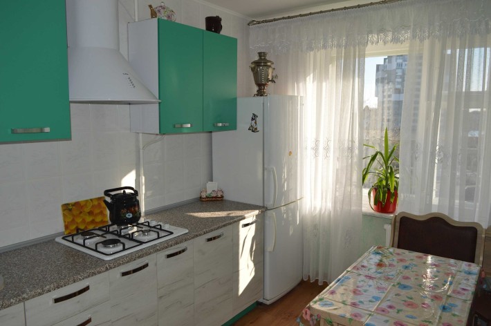 Сдам свою однок. квартиру помесячно или до лета - фото 1