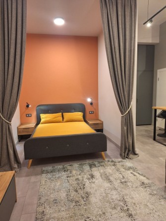 Сдам 1 кв в  цокольном этаже,длительно,цена 10т - фото 1