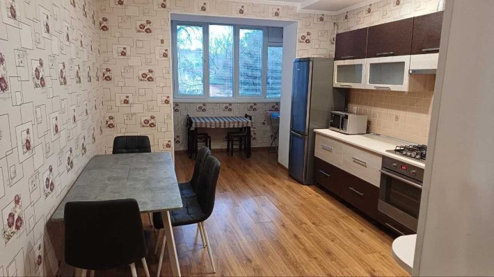 Простора квартира у центрі міста - фото 1