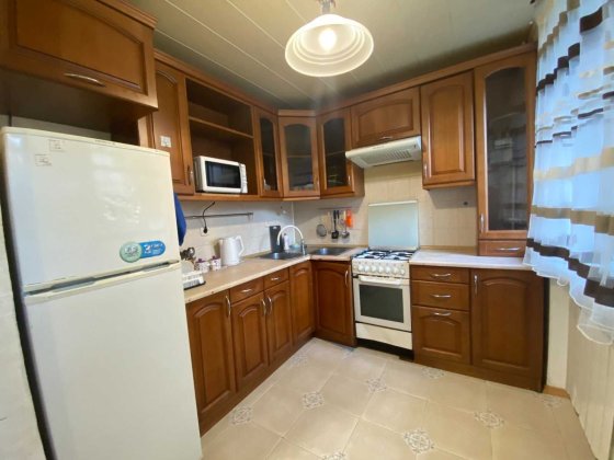 Сдам до лета 2 комнатную со студией на Парковой Чорноморськ