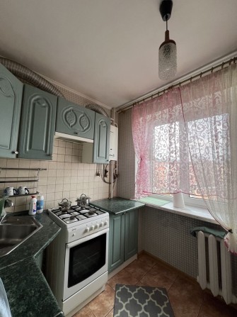 Здається простора, повністю мебльована - фото 1