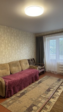 Сдам 2 ком  квартиру на длительный срок - фото 1