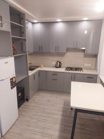 Сдам 3-комнатную квартиру с Гаражом  Центр - фото 1