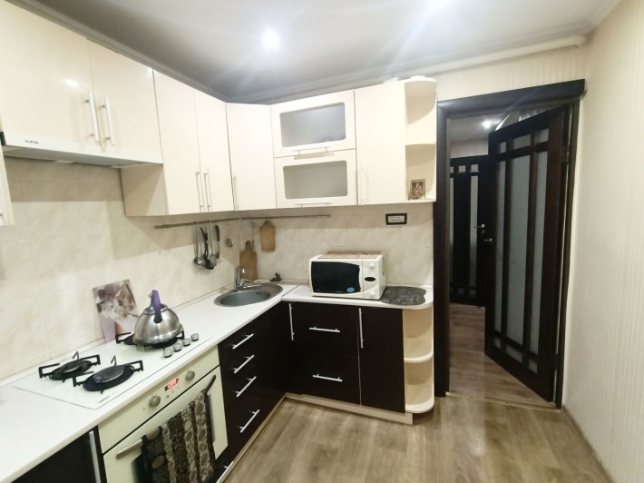 Хороша двокімнатна квартира навпроти АТБ з терасою. Вільна - фото 1