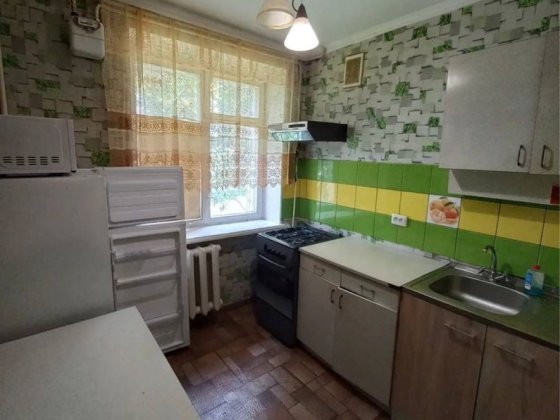 Вільна, 1-кім кв 14 школа Умань