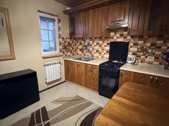 Чудова квартира в приватному секторі. Є інвертор Бровары