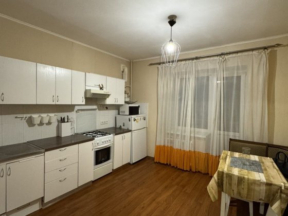 Оренда 1 к зупинка Авіаторів. Борисполь