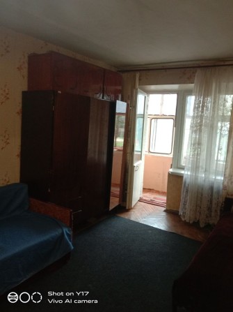 ЗДАМ 1 КВ ТОРГМАШ біля зупинки - фото 1