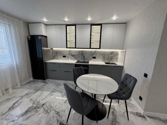 Оренда нової євро 2х кім квартири , Атлант