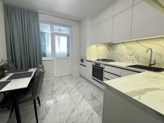 Здача євродвухкімнатної квартири з коморою на поверсі в ЖК Сади Вишн Вишневое