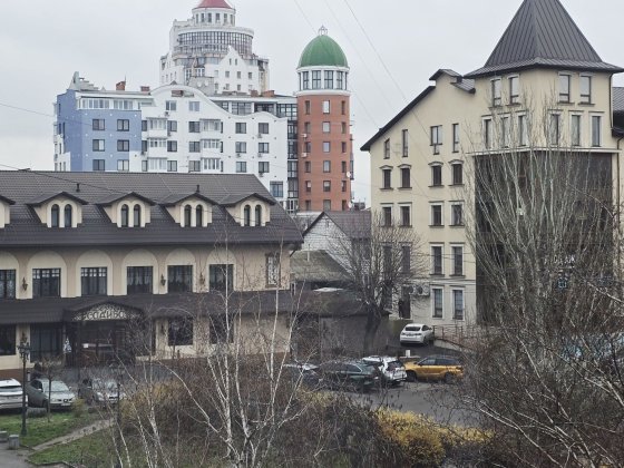 3х кімнатна. Гаряча вода та опалення постійно. Є сховище Белая Церковь