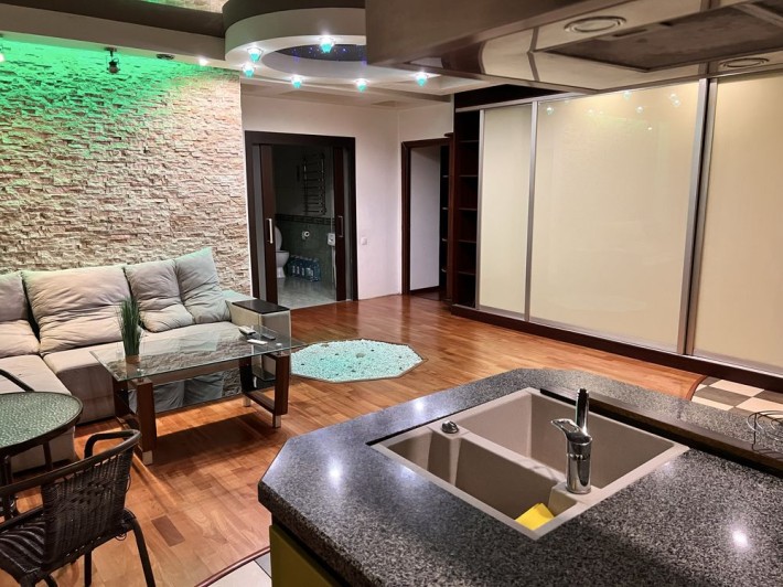 Оренда трьох-кімнатної квартири, Грушевського 17 В - фото 1