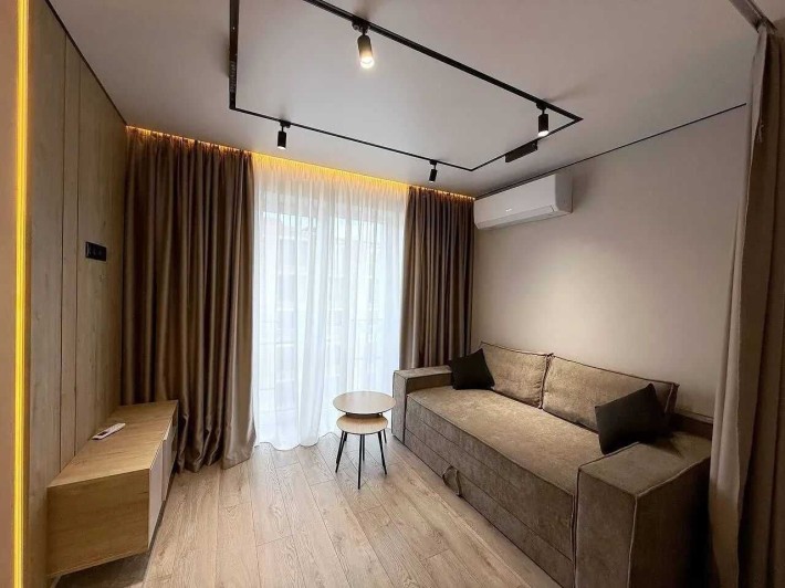 Оренда сучасної 1-кімнатної квартири 43,5 м² поруч з центром! - фото 1