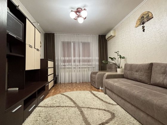 2 кімнаина.Простора,затишна.Вишневе.