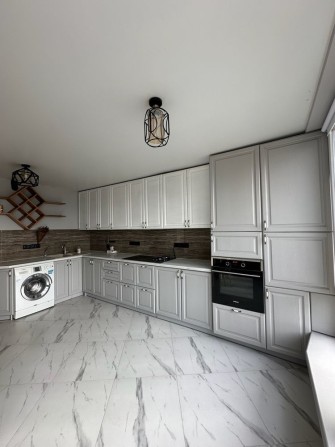 Оренда двоповерхвої квартири з каміном - фото 1