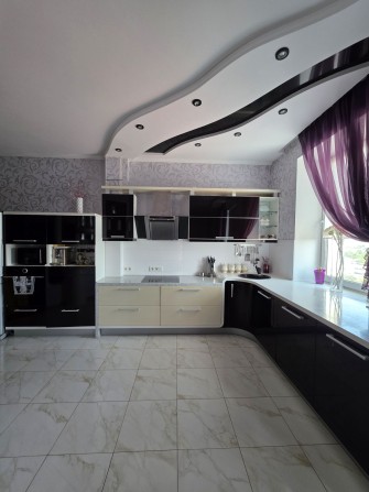 Простора квартира в новобудові в Центрі міста .Повна комплектація. - фото 1