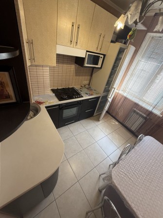 3 кім район 31 гімназії по Героїв України - фото 1