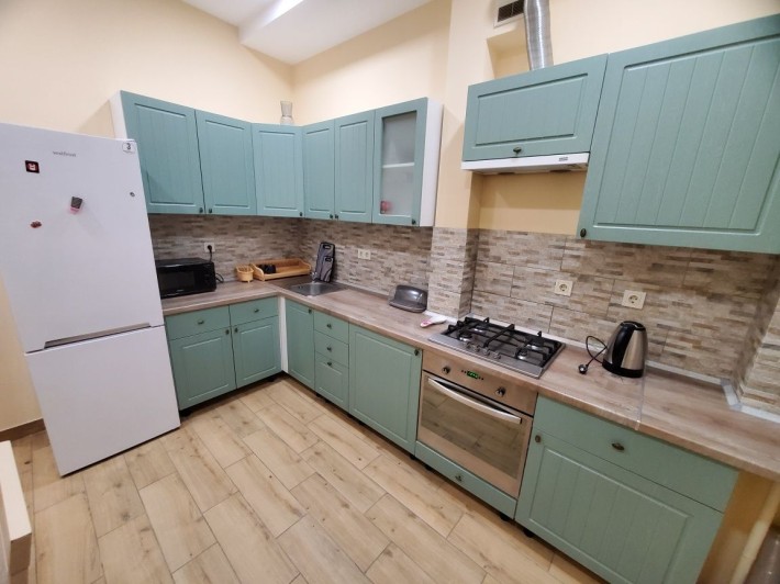 Топова локація. Самий ЦЕНТР міста. Новобудова. Паркомісце. - фото 1