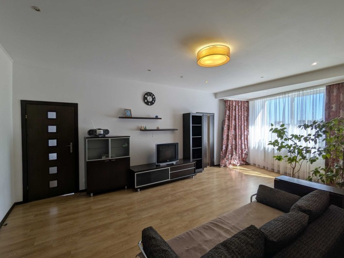 Велика 3к. квартира в центрі міста - фото 1